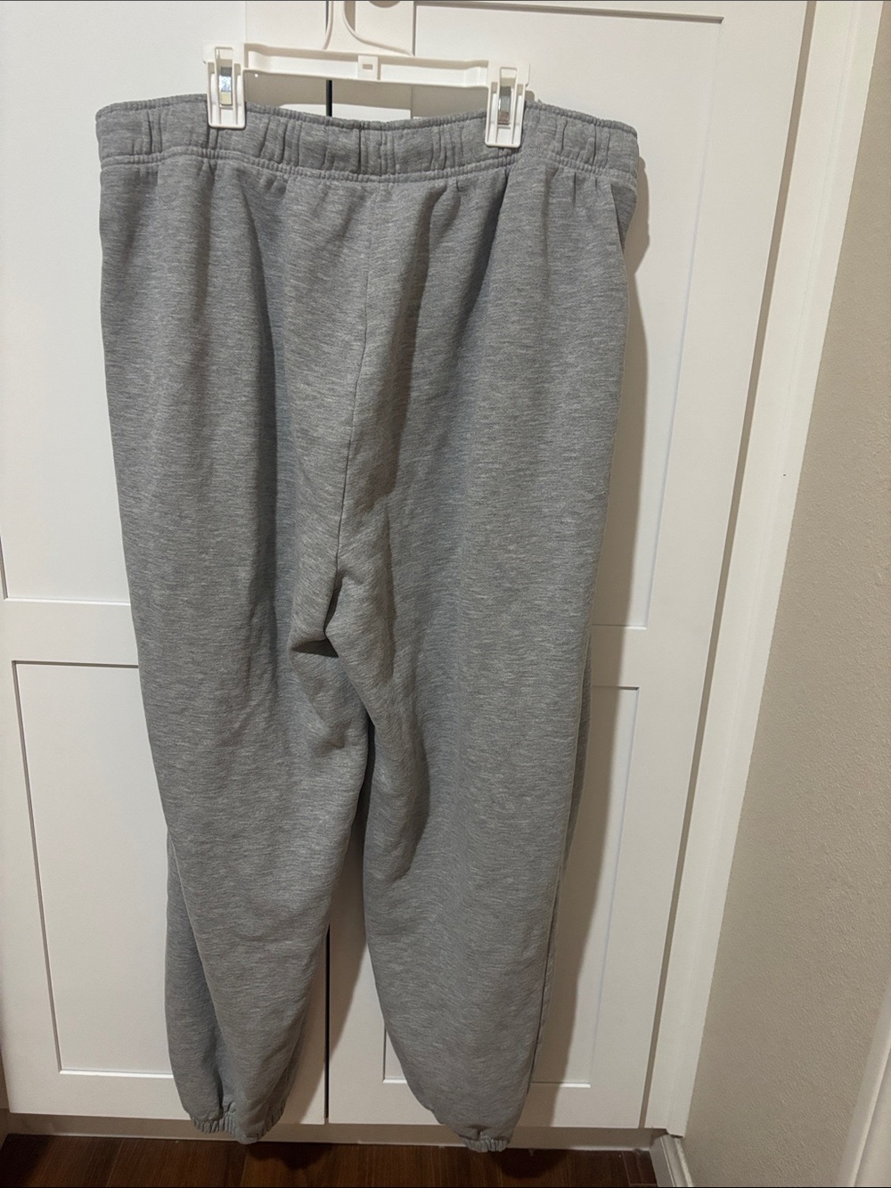 ALO Accolade Sweatpant - Picture 6 of 8